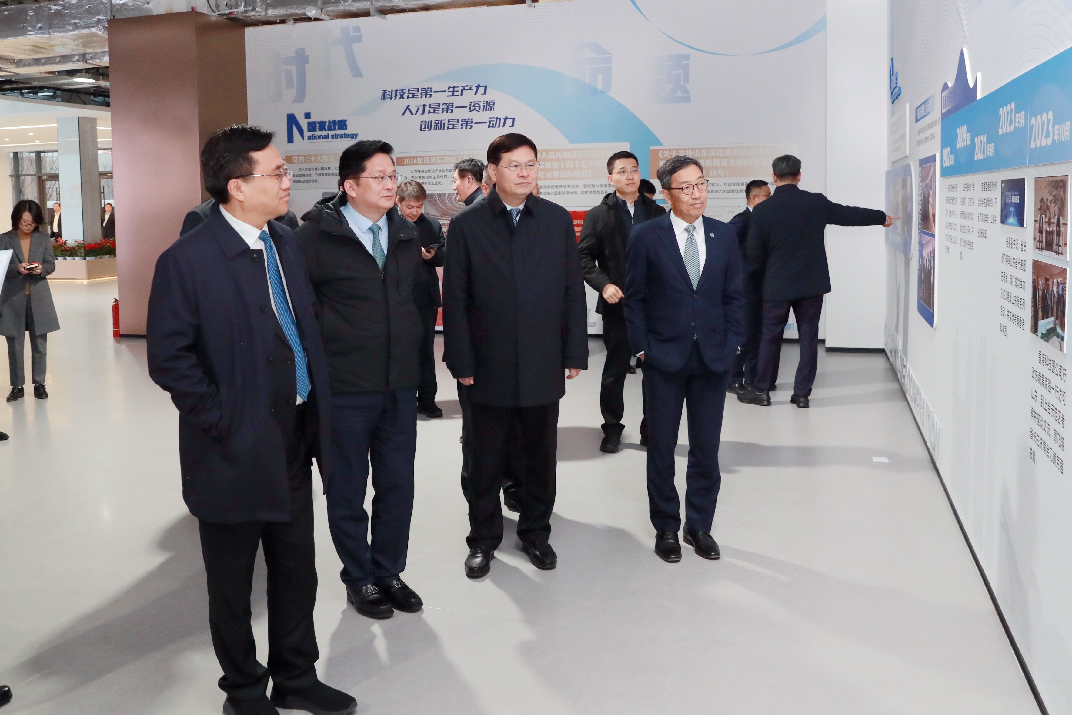 鲁港科技合作创新中心揭牌成立 华鲁集团助力青岛上合与香港科技园深化合作-2.jpg